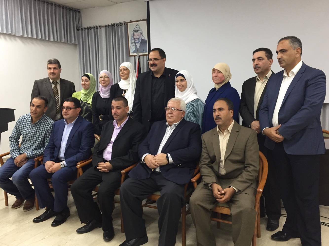 عفاف الشريف  تحدت بسلاح القراءة وحققت أحلامها . 